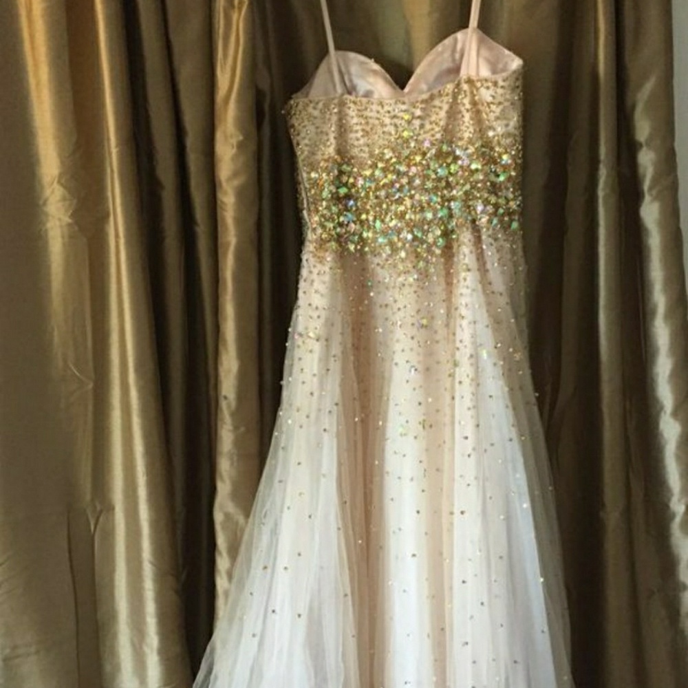 Dress - Picture 3 of 3